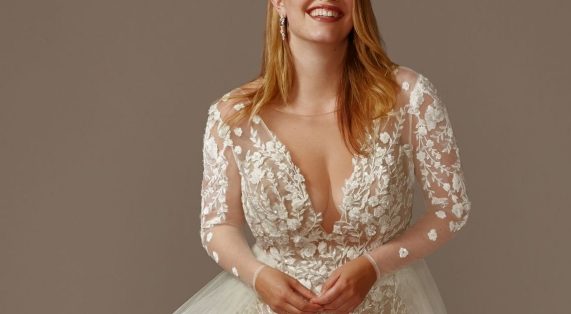 How to Choose the Right Hairstyle for Wedding Dress Type?